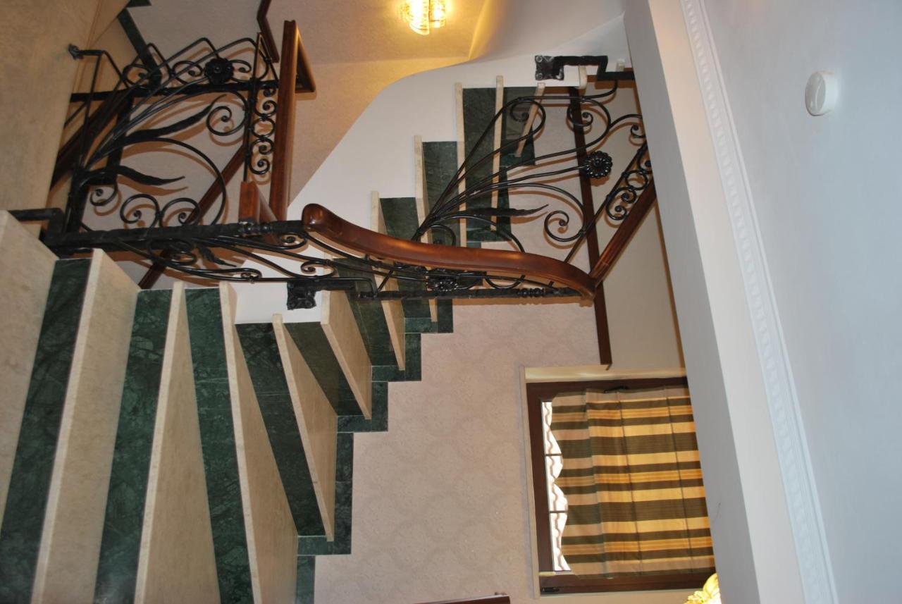 Hotel Vila Sigal Korce Exterior photo
