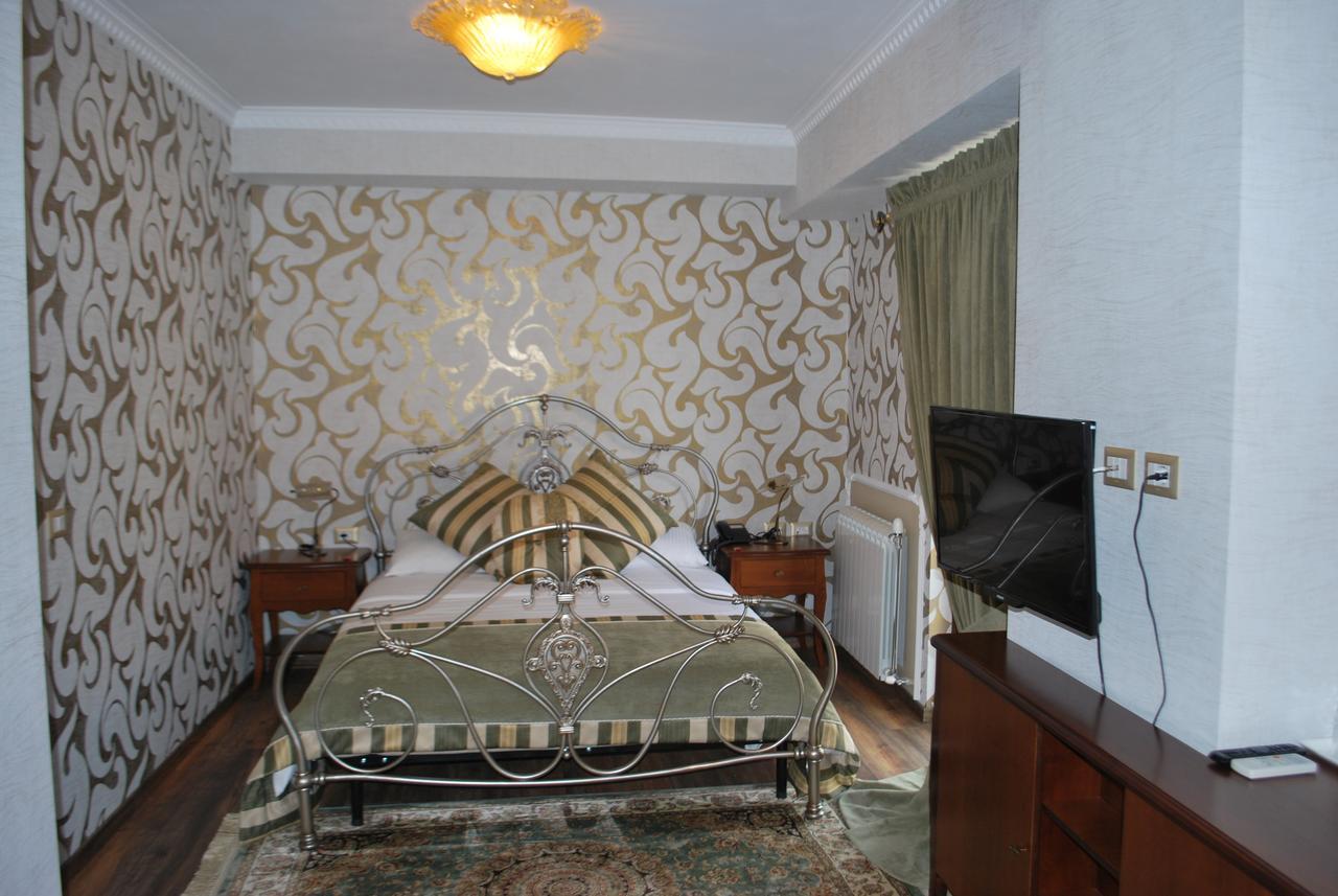 Hotel Vila Sigal Korce Exterior photo