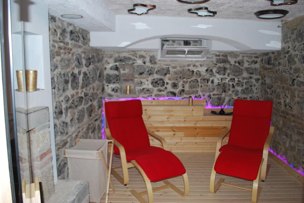 Hotel Vila Sigal Korce Exterior photo