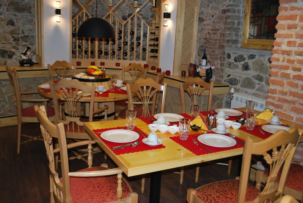 Hotel Vila Sigal Korce Exterior photo