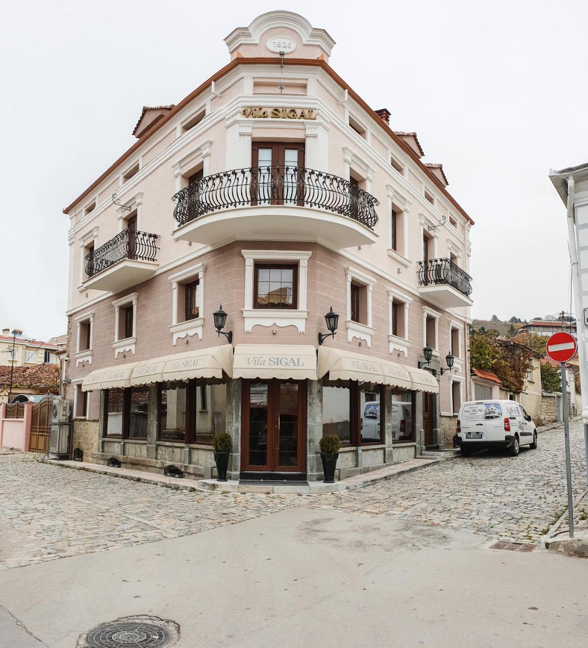 Hotel Vila Sigal Korce Exterior photo